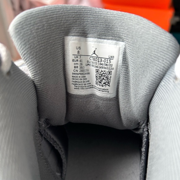 Nike Air Jordan 12 Retro - Picture 4 of 11